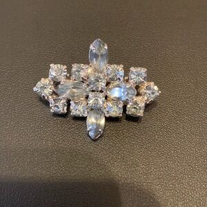 Vintage 1950s Beautiful Silver Tone rhinestone  Brooch